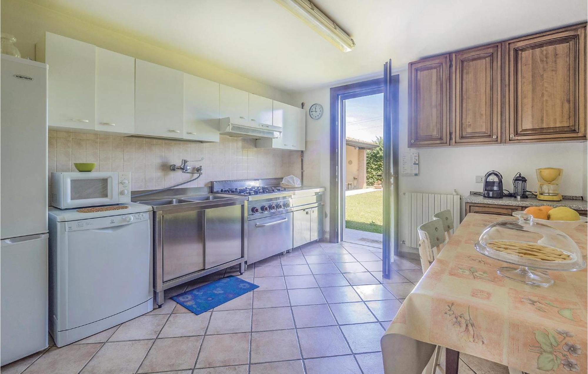 Awesome Home In Ariano Nel Polesine With Kitchen San Basilio Zewnętrze zdjęcie